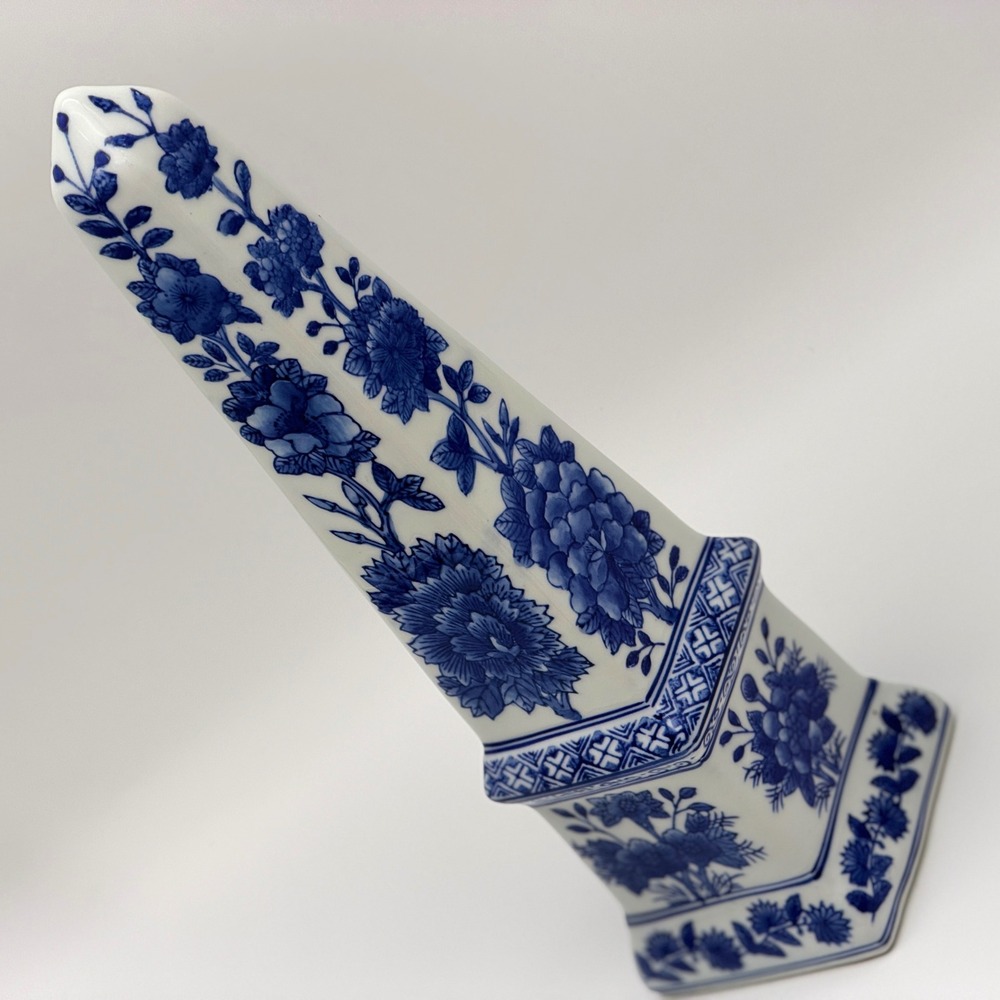 Vintage Blue and White Porcelain Floral Obelisk Chinoiserie Tower 13.5 Inch - Picture 10 of 16
